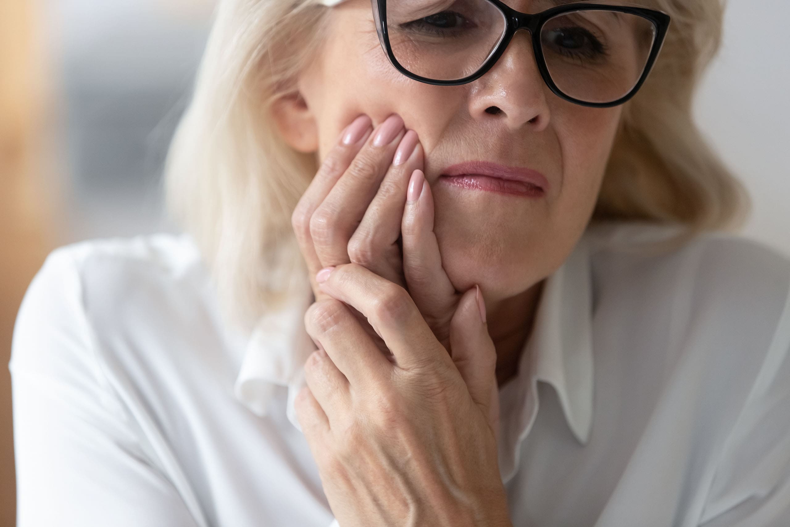 How to Tell The Difference Between Dry Socket vs. Normal Healing